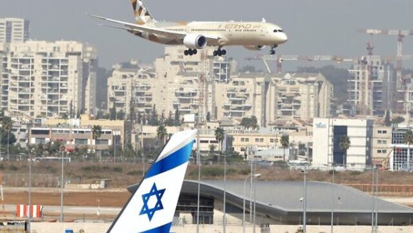 An Etihad Airways plane carrying a delegation from the United Arab Emirates (UAE) on a first official visit, lands at at Israel’s Ben Gurion Airport near Tel Aviv, on October 20, 2020. (JACK GUEZ / AFP)
