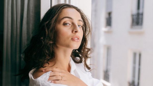 French Muslim singer Mennel (Twitter)