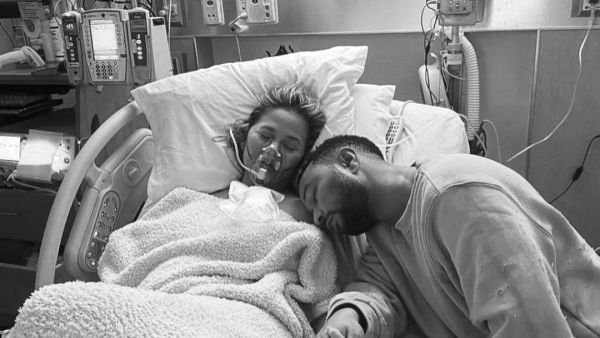 John Legend with his wife Chrissy Teigen (Twitter)