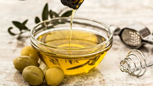 5 زيوت للطهي صحية ومغذية أكثر من الزبدة والسمن