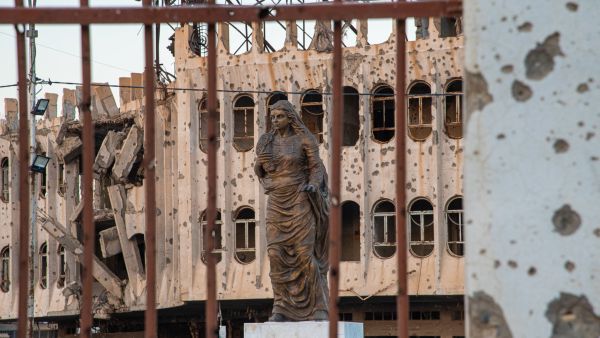 Spring Lady statue in mosul downtown  (Twitter)