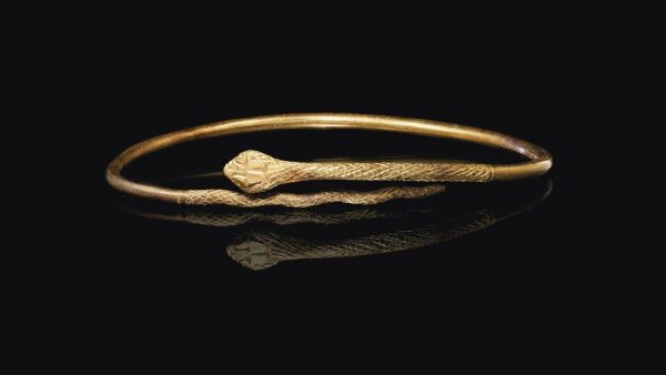 Christie's auctioning rare Egyptian artifacts (Twitter)