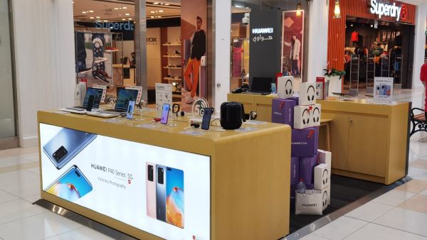 هواوي تؤكد التزامها بتعزيز تجربة عملائها في قطر عبر افتتاح ركن جديد في لاند مارك مول