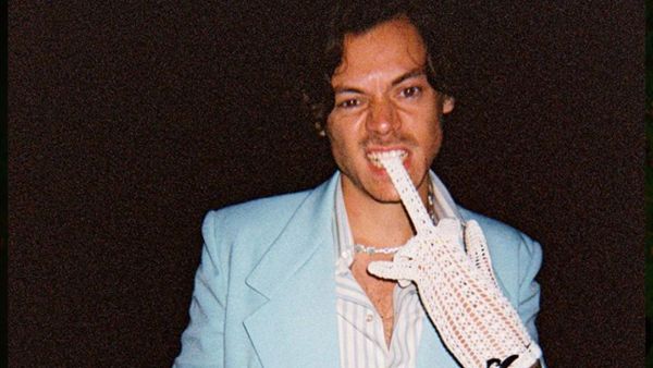 Harry premiered the official video for his new single, Directed by Ben and Gabe Turner, on Monday. 