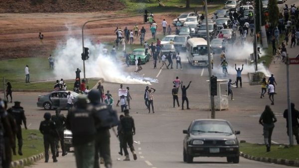 Protestors in Lagos  (Twitter)