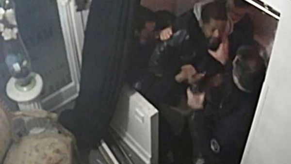 توجيه التهم لأربعة عناصر شرطة وتوقيف اثنين منهم في قضية ضرب منتج أسود في فرنسا