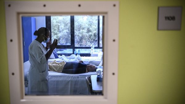 After the consequences of the first confinement linked to Covid-19 are just starting to fall as psychiatrists at the mental health establishment of Ville-Evrard, in the Paris suburbs, fear a second "psychiatric wave". Christophe ARCHAMBAULT / AFP