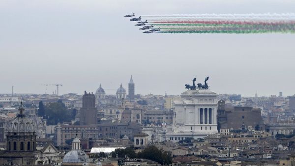Jets of the Italian Air Force aerobatic unit Frecce Tricolori (Tricolor Arrows) spreads smoke with the colors of the Italian flag as they fly over the city of Rome during the Armed Forces Day marking the end of World War I for Italy, on November 4, 2020. Filippo MONTEFORTE / AFP