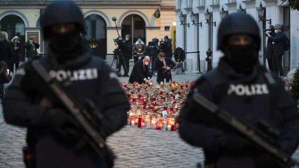 Austrian Chancellor Sebastian Kurz (R) and President of the European Council Charles Michel light candles as they pay respects to the victims of the recent terrorist attack in Vienna Austria on November 9,2020. JOE KLAMAR / AFP