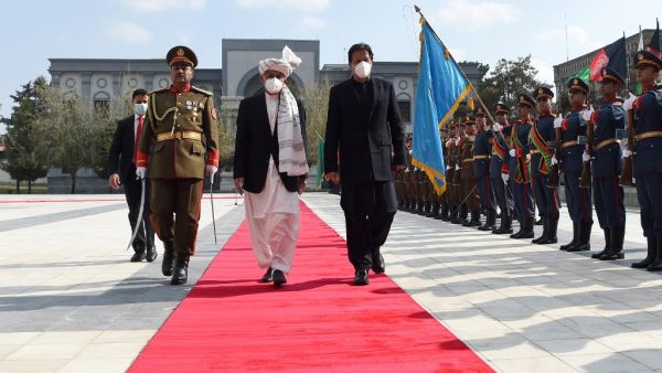 Pakistan's Prime Minister Imran Khan (centre R) and Afghan President Ashraf Ghani (C) inspect a guard of honour ahead of their joint press conference at the Presidential Palace in Kabul on November 19, 2020. WAKIL KOHSAR / AFP