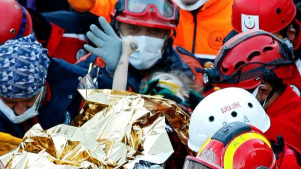 Emergency teams in Izmir rescue three-year-old Elif Perincek (Twitter)