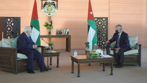 King Abdullah II, accompanied by His Royal Highness Crown Prince Al Hussein, receives Palestinian President Mahmoud Abbas and discusses developments related to the Palestinian cause. (Twitter)