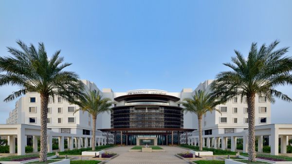 فندق جي دبليو ماريوت مسقط يشارك ضيوفه أجواء احتفالية بمناسبة العيد الوطني الخمسين المجيد