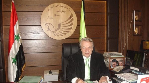  أحمد الكوسا الأمين العام للحزب الديمقراطي السوري