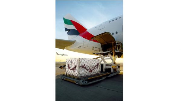 تقدم ذراع الشحن في طيران الإمارات خيارات متنوعة لسعة الشحن ونقل البضائع تتناسب مع متطلبات عملائها. الإمارات للشحن الجوي تشغّل عمليات تشارتر بالإيرباص A380
