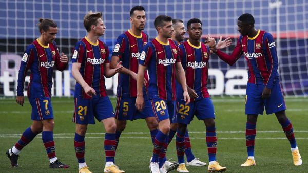 لاعبو برشلونة يملكون الحل لإنقاذ النادي