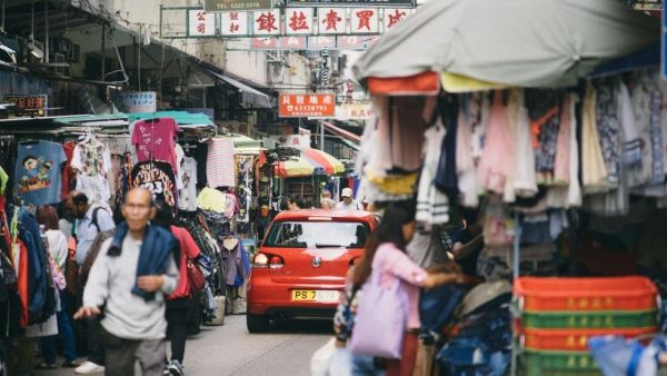 في عام 2013، تم تصنيف واحدة من كل ثلاث مقاطعات في الصين على أنها "تعاني من الفقر"