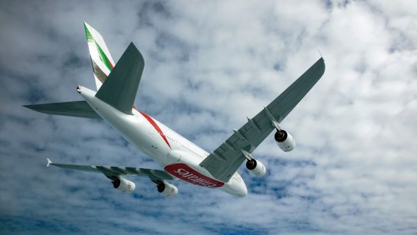تلقّت طيران الإمارات، بالإضافة إلى ذلك، أكثر من 130 ألف استعلام متعلق برد الأموال من العملاء ووكالات السفر، كما أجرت تعديلات على نحو 4 ملايين تذكرة طيران. طيران الإمارات وفت بوعودها وأنجزت المطالبات المتراكمة