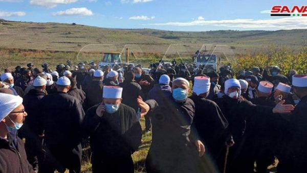 كانت القوات الإسرائيلية أغلقت قبل يومين عددا من المداخل الرئيسة لقرى الجولان المحتل