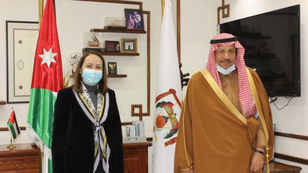 التأكيد على أهمية تعزيز التجارة البينية من خلال تسهيل الإجراءات وإزالة أي عقبات تعيق حركة التبادل التجاري