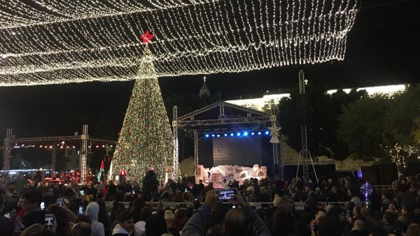  سيتم إضاءة شجرة عيد الميلاد بالتزامن في كل من مدينتي بيت لحم وبيت جالا