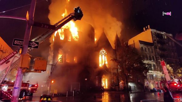 وثمة موقعان آخران لكنائس لنفس الطائفة في مانهاتن منذ عام 1729.