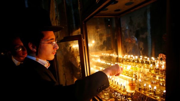 وزير الخارجية الإسرائيلي: أتطلع لإشعال شموع الحانوكا في الرباط