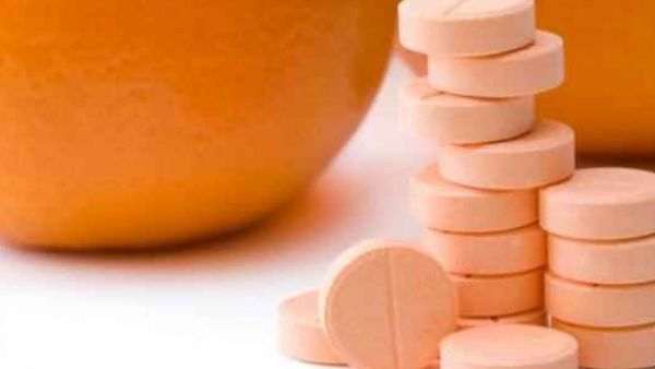 يجب تناول فيتامين سي من مصادره الطبيعية لتحفيز الجهاز المناعي،