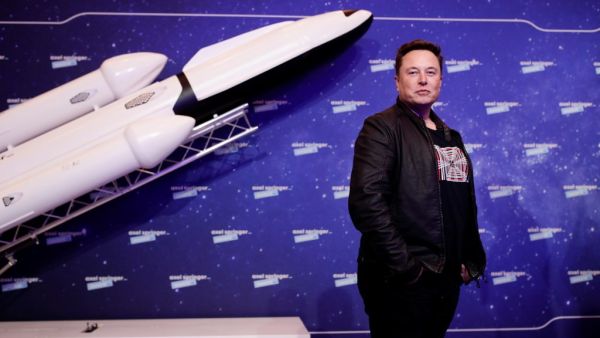 SpaceX owner and Tesla CEO Elon Musk arrives on the red carpet for the Axel Springer Awards ceremony, in Berlin, on December 1, 2020. HANNIBAL HANSCHKE / POOL / AFP