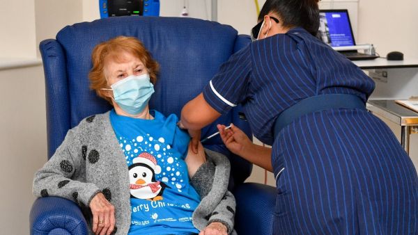 Nurse May Parsons (R) administers the Pfizer/BioNtech Covid-19 vaccine to Margaret Keenan (L), 90, at University Hospital in Coventry, central England, on December 8, 2020 making Keenan the first person to receive the vaccine in the country's biggest ever immunisation programme. (AFP)