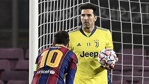 بوفون وميسي خلال مواجهة فريقيهما في دوري الأبطال