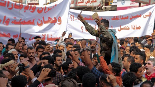 Yemenis chant slogans as they march with banners during a demonstration against the deteriorating economic situation in Yemen's third city of Taez on December 12, 2020. Yemen, which since 2014 has been gripped by a war between Iran-backed Huthi rebels and a beleaguered government supported by a Saudi-led military coalition, faces the world's worst humanitarian crisis. AHMAD AL-BASHA / AFP
