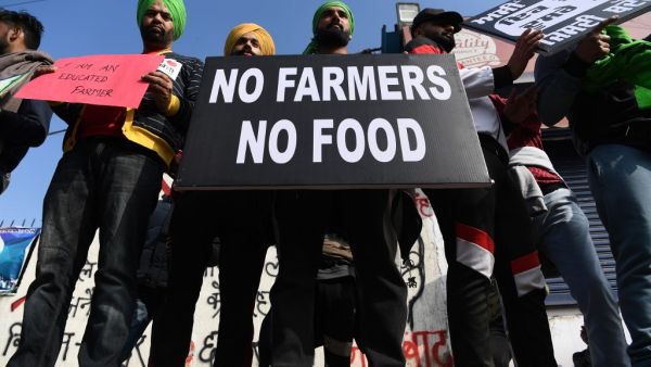 Farmers participate in a demonstration against the central government's recent agricultural reforms at the Delhi-Haryana state border in Singhu on December 13, 2020. Sajjad HUSSAIN / AFP