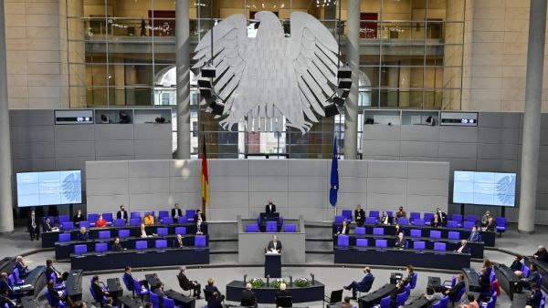 General view taken as the Secretary General of the United Nations (UN) Antonio Guterres (C) delivers a speech at the Bundestag (lower house of parliament) on December 18, 2020 in Berlin. John MACDOUGALL / AFP