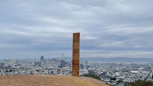  Monolith made out of GINGERBREAD and dotted with frosting and gumdrops appears in San Francisco. (Twitter)