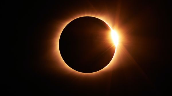 كسوف الشمس 2020: كيف سيؤثر على علاقتك وحياتك، وفقًا لبرجك؟