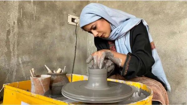 A young engineer in #Kashmir valley is trying to re-engineer pottery by giving it a modern look to restart the halted wheels of traditional potters. Saima Shafi is a civil engineer by the day and a potter by the evening. (Twitter)