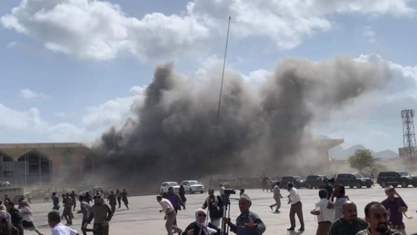  New governemnt of #Yemen is safe in the Presidential palace in Aden after the attack on the airport (Twitter)