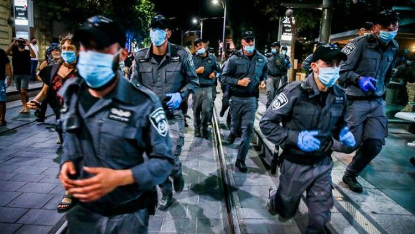 Hundreds of anti-Netanyahu protesters were attacked (Twitter)