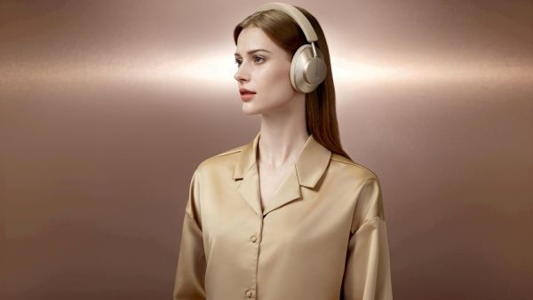 فتح باب الطلب المسبق في المملكة العربية السعودية على سماعات الرأس اللاسلكية HUAWEI FreeBuds Studio المزوّدة بخاصية إلغاء الضجيج النشط الديناميكية الذكية وتقنية هاي فاي للصوت عالي الجودة