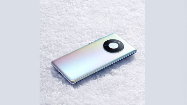 هاتف HUAWEI Mate 40 Pro بتصميم Space Ring استثنائي يتميز بأداء غير مسبوق للجيل الخامس 5G