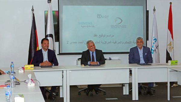 خلال الحدث سيمنس توفر أنظمة التحكم والمراقبة التشغيلية لأنفاق قناة السويس