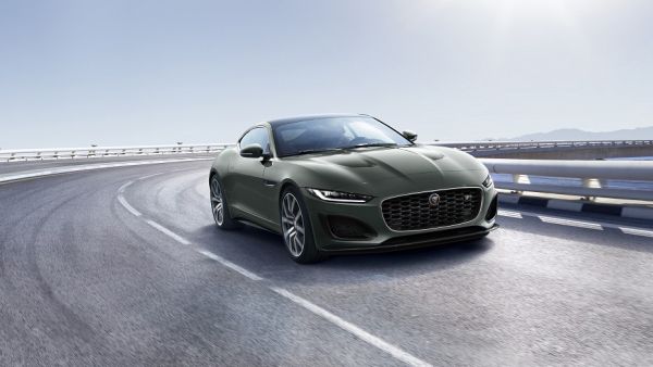 الإصدار المحدود بلون "شيروود" الأخضر من سيارة جاكوار F-TYPE من تصميم وحدة "تعديل السيارات الخاصة" يحتوي مواصفات فريدة تلائم الاحتفال بسيارة E-type في عام 2021 إطلاق جاكوار F-TYPE "هيريتيج 60 إيدشن" احتفالاً بالذكرى الستين لسيارة E-TYPE الأسطورية