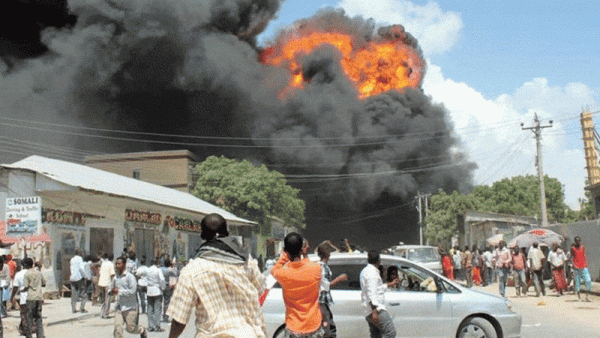 المراهقة البالغة 17 عاما، فجرت نفسها وسط مجموعة رجال