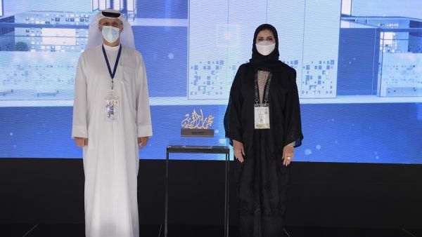 دائرة البلدية والتخطيط في عجمان وحكومة عجمان الرقمية تكرّمان دو تقديراً لمساهماتها في دعم جهود التحول الرقمي