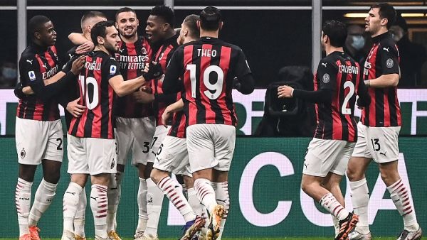 ميلان في صدارة الدوري الإيطالي مع نهاية عام 2020