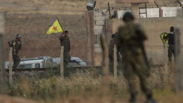 مقاتلون من وحدات حماية الشعب الكردية