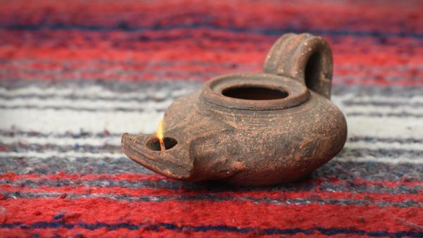 Ancient ceramic oil-lamp (Shutterstock)