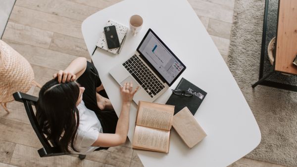 5 نصائح صغيرة لإتقان العمل من المنزل