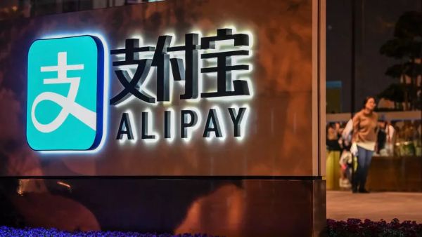 ترامب يفرض حظراً على "ويتشات باي" وتطبيقات "صينية" أخرى